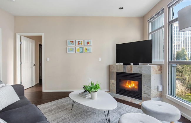 Bellevue Sophisticated 2BD 2BA Apartment - Photo 8
