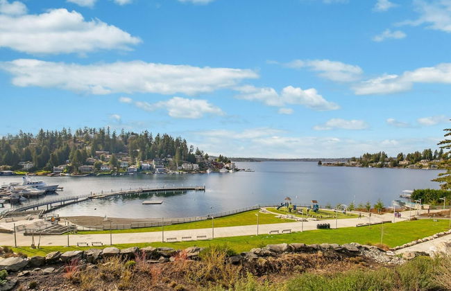 Bellevue Sophisticated 2BD 2BA Apartment - Photo 10