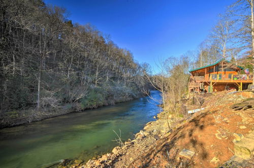 Photo 17 - Avalon Woods Riverfront Retreat: Walk to Waterfall