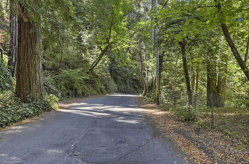 Foto 16 - Tranquil Guerneville Home w/ Redwood Views