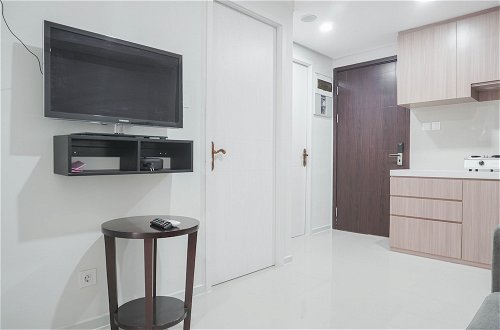 Photo 10 - Nice And Modern 2Br At Daan Mogot City Apartment