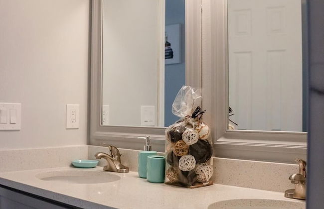 Three Bedroom Apartment #4 -- 5014 LBC -- Vusa Three Bedroom Condo Apartment - Foto 30