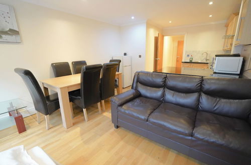 Photo 13 - Lovely 2-bed Apartment in London