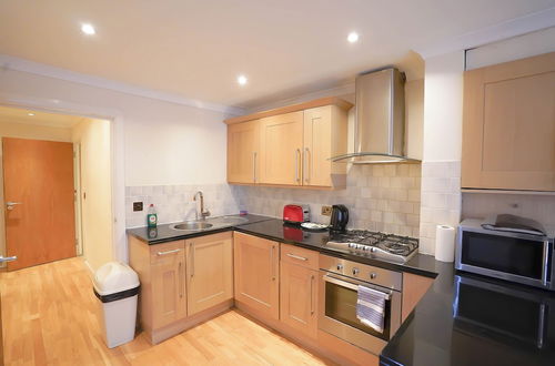 Photo 12 - Lovely 2-bed Apartment in London