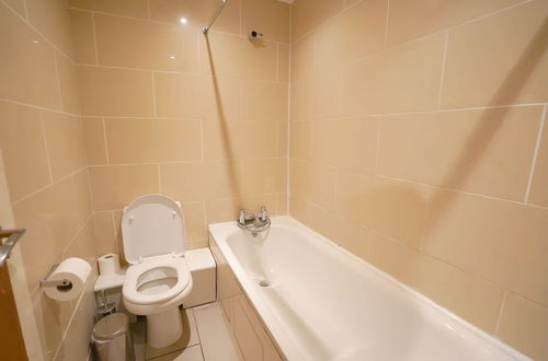 Photo 15 - Lovely 2-bed Apartment in London