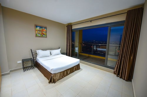 Photo 6 - Boulevard Suites