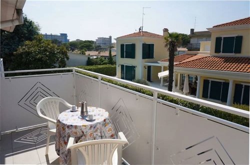 Foto 1 - Renovated Apartment With Bright Balcony