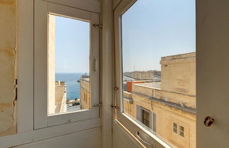 Photo 2 - Luxurious 2BR Apartment in Valletta