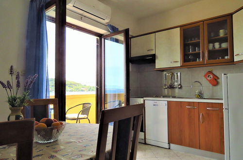 Photo 10 - Apartment for 4 Persons, by the sea and With Beautiful View