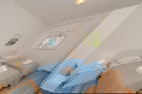 Photo 2 - Apartment for 4 Persons, by the sea and With Beautiful View