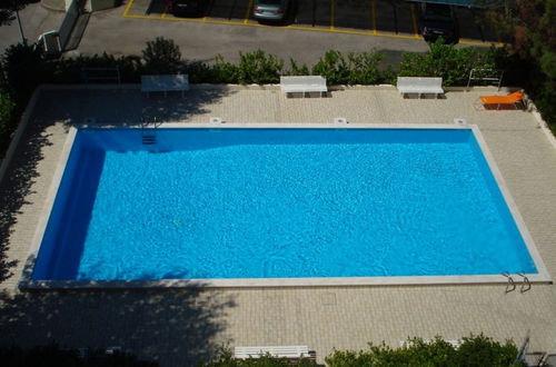 Foto 6 - Red Flat With Shared Pool and Private Parking