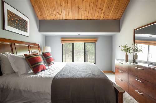 Photo 11 - Skylight by Avantstay Elevated Mountain Home w/ Hot Tub, Billiards, Large Patio