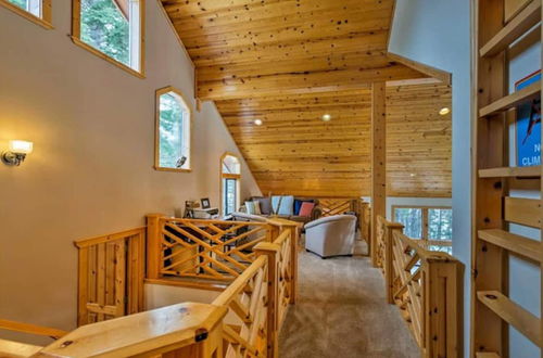 Foto 2 - Black Bear by Avantstay Spacious Viking Lodge in Tahoe Donner w/ Game Room & Hot Tub