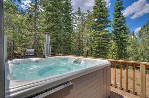 Photo 11 - Black Bear by Avantstay Spacious Viking Lodge in Tahoe Donner w/ Game Room & Hot Tub