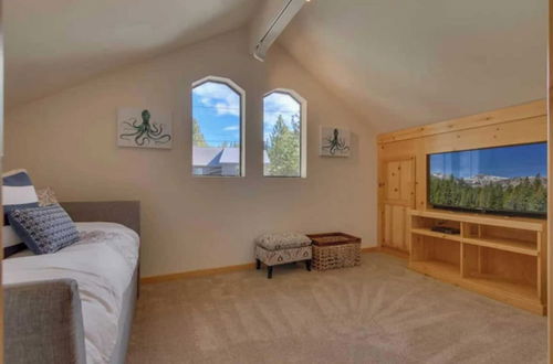 Photo 15 - Black Bear by Avantstay Spacious Viking Lodge in Tahoe Donner w/ Game Room & Hot Tub