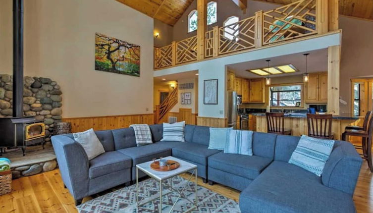 Foto 1 - Black Bear by Avantstay Spacious Viking Lodge in Tahoe Donner w/ Game Room & Hot Tub