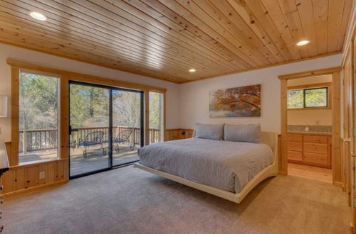 Photo 5 - Black Bear by Avantstay Spacious Viking Lodge in Tahoe Donner w/ Game Room & Hot Tub