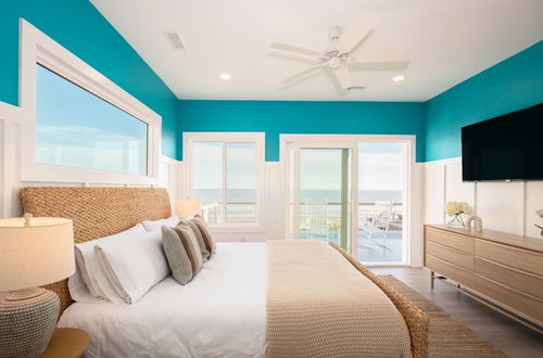 Photo 5 - Ocean's Eye by Avantstay Beach Front Home w/ Roof Top, Pool & Putting Green