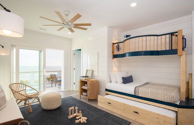 Ocean's Eye by Avantstay Beach Front Home w/ Roof Top, Pool & Putting Green! - Foto 3