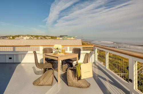 Photo 42 - Ocean's Eye by Avantstay Beach Front Home w/ Roof Top, Pool & Putting Green