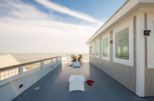 Photo 33 - Ocean's Eye by Avantstay Beach Front Home w/ Roof Top, Pool & Putting Green