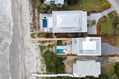 Photo 51 - Ocean's Eye by Avantstay Beach Front Home w/ Roof Top, Pool & Putting Green