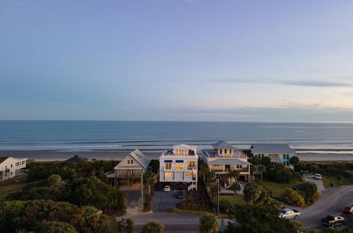 Foto 16 - Ocean's Eye by Avantstay Beach Front Home w/ Roof Top, Pool & Putting Green