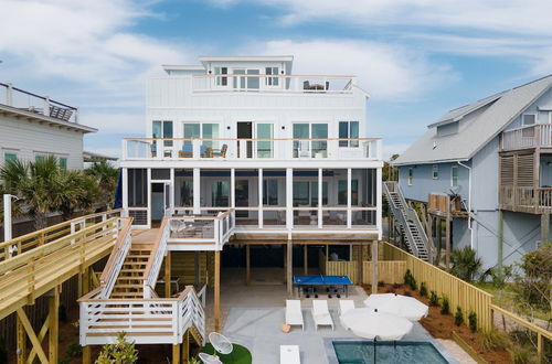 Foto 2 - Ocean's Eye by Avantstay Beach Front Home w/ Roof Top, Pool & Putting Green