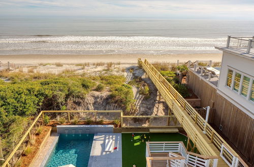 Photo 27 - Ocean's Eye by Avantstay Beach Front Home w/ Roof Top, Pool & Putting Green