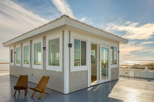 Photo 44 - Ocean's Eye by Avantstay Beach Front Home w/ Roof Top, Pool & Putting Green