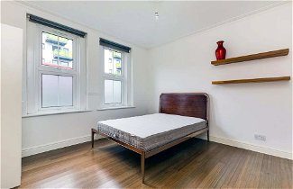 Photo 2 - Spacious 2 Bedroom in Gorgeous Camberwell With Garden