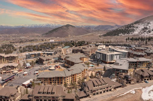 Photo 4 - Silverado by Avantstay Snowboarder's & Skiers Paradise w/ Hot Tub, Views & Easy Slope Access