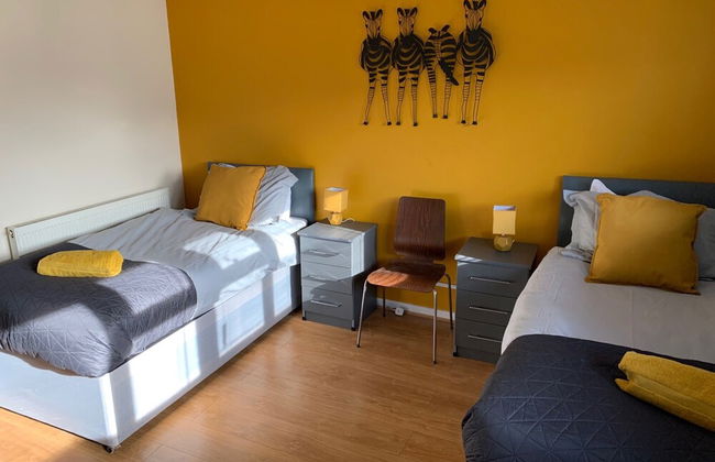 New Cross Mews 4 Bedroom 2 Bathrooms Fast Wifi Parking Sleeps up to 12 - Foto 2