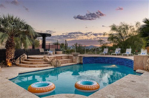 Photo 31 - Desert Lagoon by Avantstay Luxury Phoenix Home w/ Entertainers Backyard