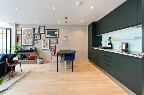 Foto 15 - Contemporary Flat With Private Patio in Primrose Hill by UnderTheDoormat