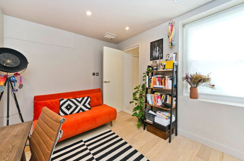 Photo 5 - Contemporary Flat With Private Patio in Primrose Hill by UnderTheDoormat