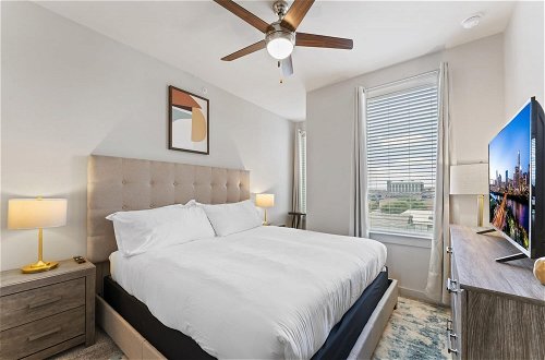 Photo 2 - Luxe 1BR King Suite Close to DT UT and Domain