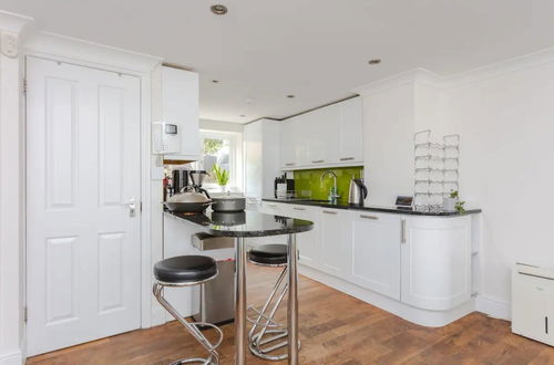 Photo 17 - Stylish 3 Bedroom Home With Garden Near Kings Cross