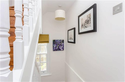 Photo 30 - Stylish 3 Bedroom Home With Garden Near Kings Cross