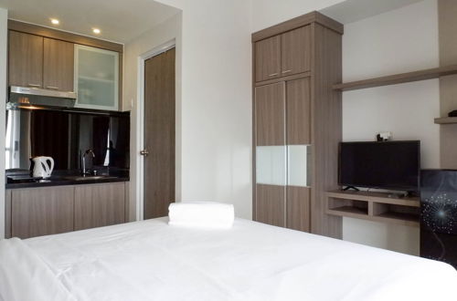 Foto 10 - Exclusive And Comfy Studio Room Apartment At Taman Melati Surabaya