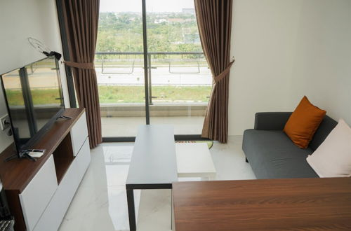 Foto 9 - Comfort And Minimalist 2Br At Sky House Bsd Apartment