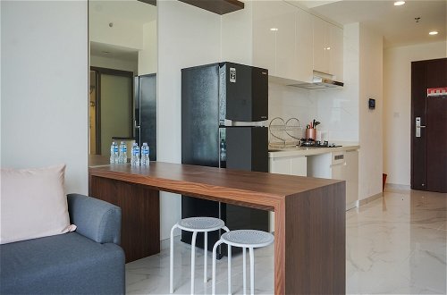 Foto 18 - Comfort And Minimalist 2Br At Sky House Bsd Apartment
