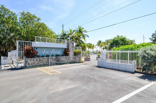 Photo 23 - Dune Wind South by Avantstay Communal Pool & Hot Tub Gated Community Close to Smathers Beach Month Long Stays Only