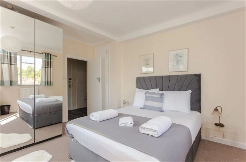 Photo 6 - Spacious 2 Bedroom Apartment Near Hampstead Heath