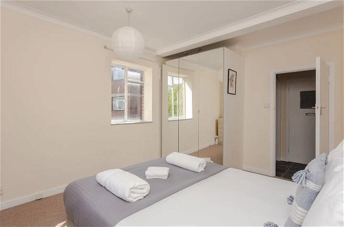 Photo 8 - Spacious 2 Bedroom Apartment Near Hampstead Heath