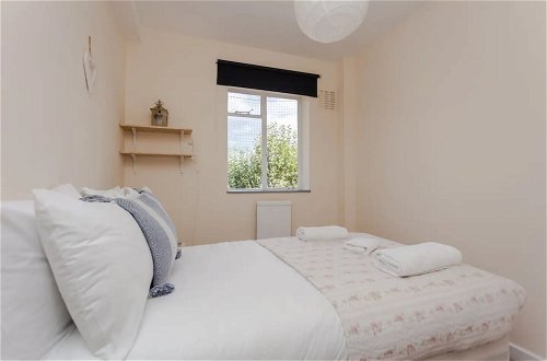 Photo 2 - Spacious 2 Bedroom Apartment Near Hampstead Heath