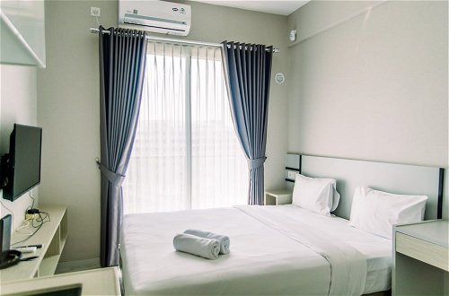 Photo 3 - Nice And Fancy Studio Room At Sky House Bsd Apartment
