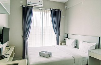 Foto 3 - Nice And Fancy Studio Room At Sky House Bsd Apartment
