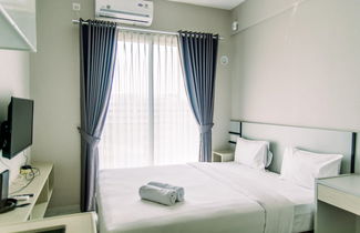 Photo 3 - Nice And Fancy Studio Room At Sky House Bsd Apartment