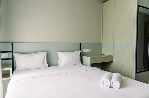 Photo 2 - Nice And Fancy Studio Room At Sky House Bsd Apartment